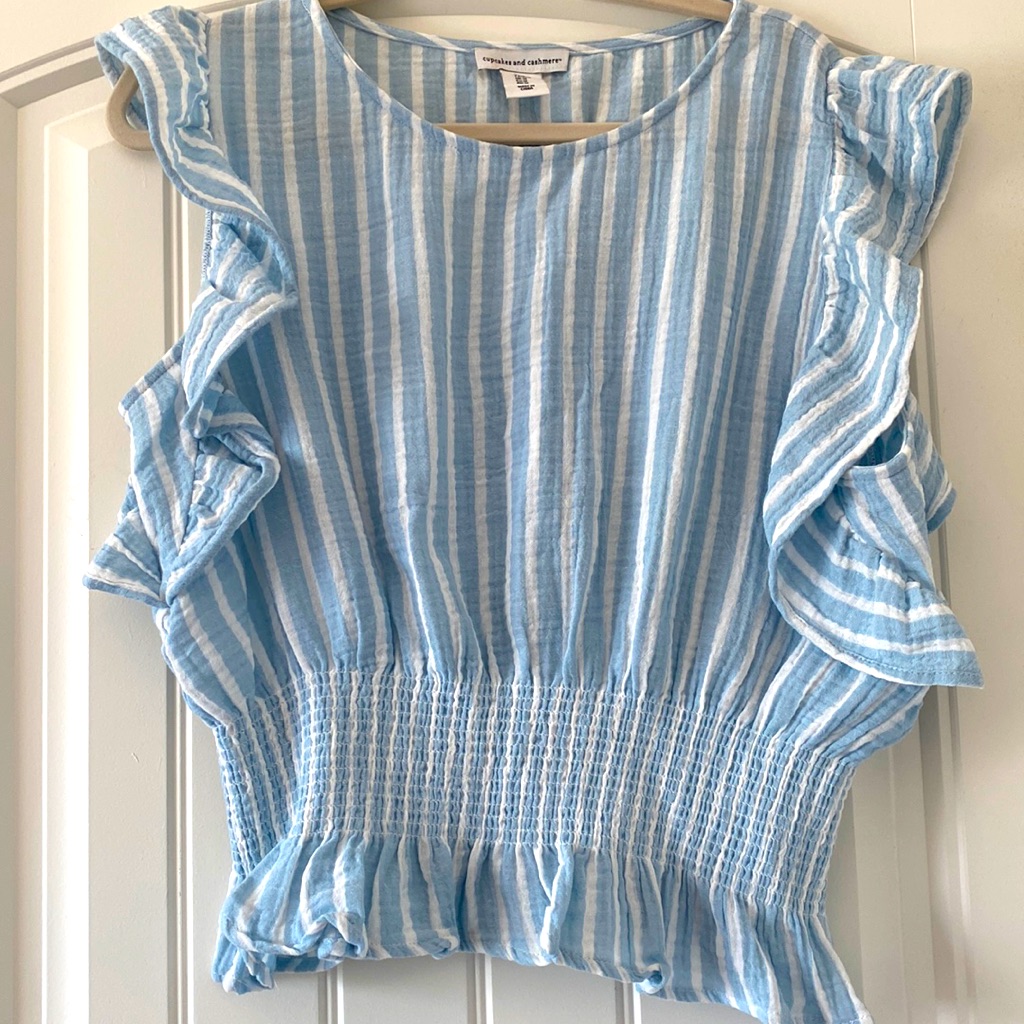 Cupcakes And Cashmere Top Size M